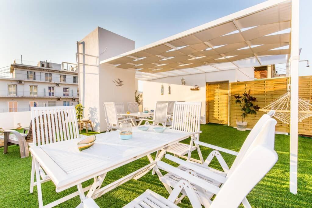 Neoclassical Apartment With 2 Bedrooms In Piraeus Bagian luar foto