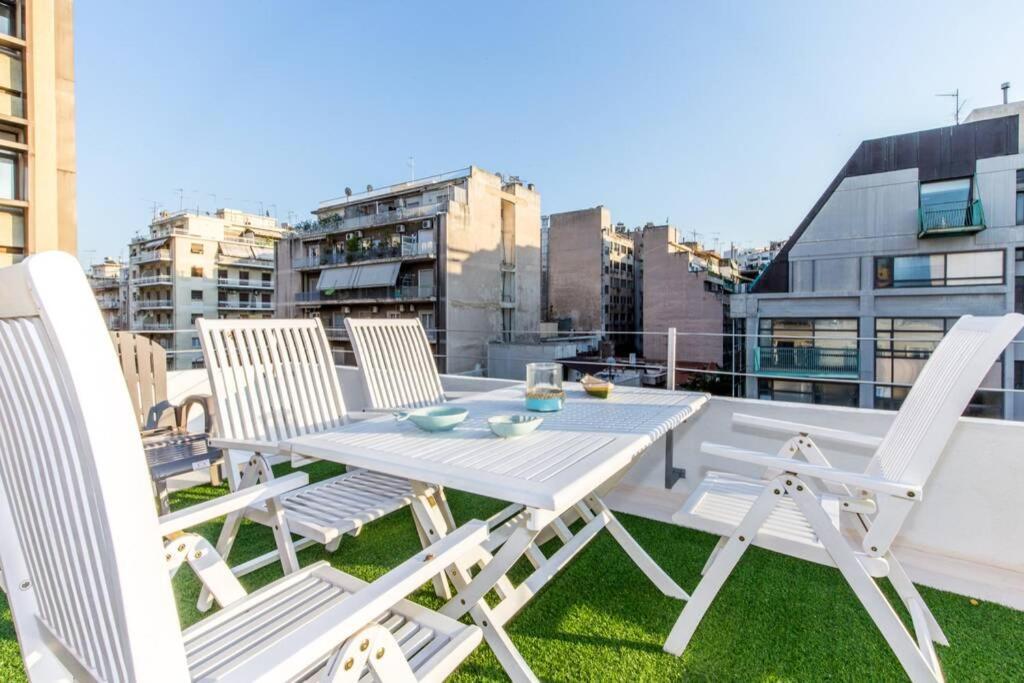 Neoclassical Apartment With 2 Bedrooms In Piraeus Bagian luar foto