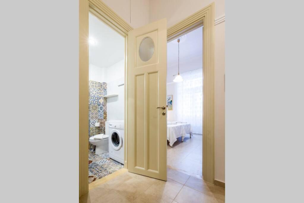 Neoclassical Apartment With 2 Bedrooms In Piraeus Bagian luar foto