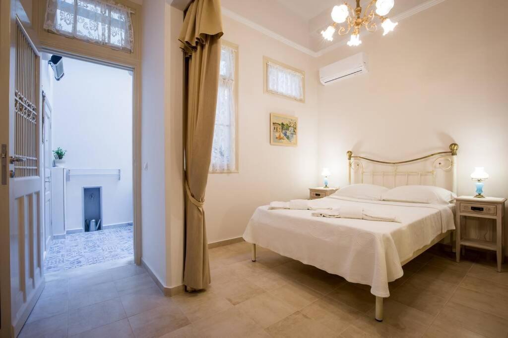Neoclassical Apartment With 2 Bedrooms In Piraeus Bagian luar foto