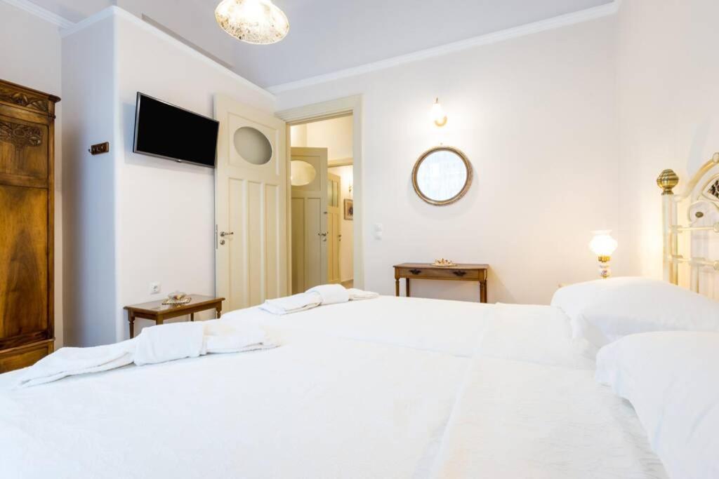 Neoclassical Apartment With 2 Bedrooms In Piraeus Bagian luar foto