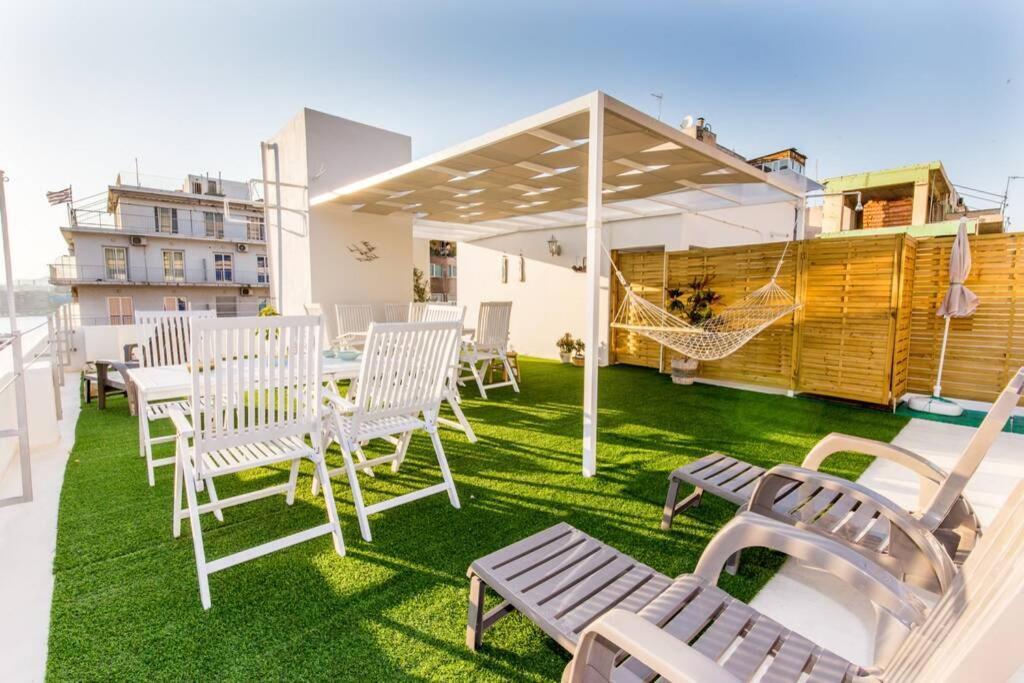 Neoclassical Apartment With 2 Bedrooms In Piraeus Bagian luar foto