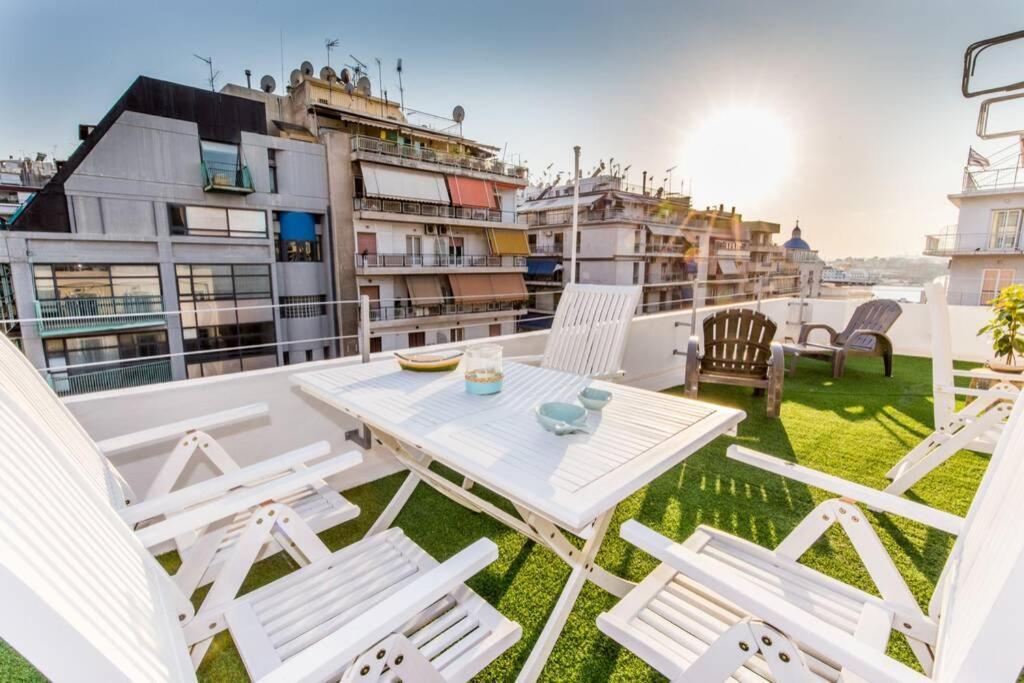 Neoclassical Apartment With 2 Bedrooms In Piraeus Bagian luar foto